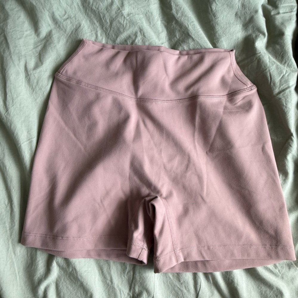 CSB form invisible scrunch shorts